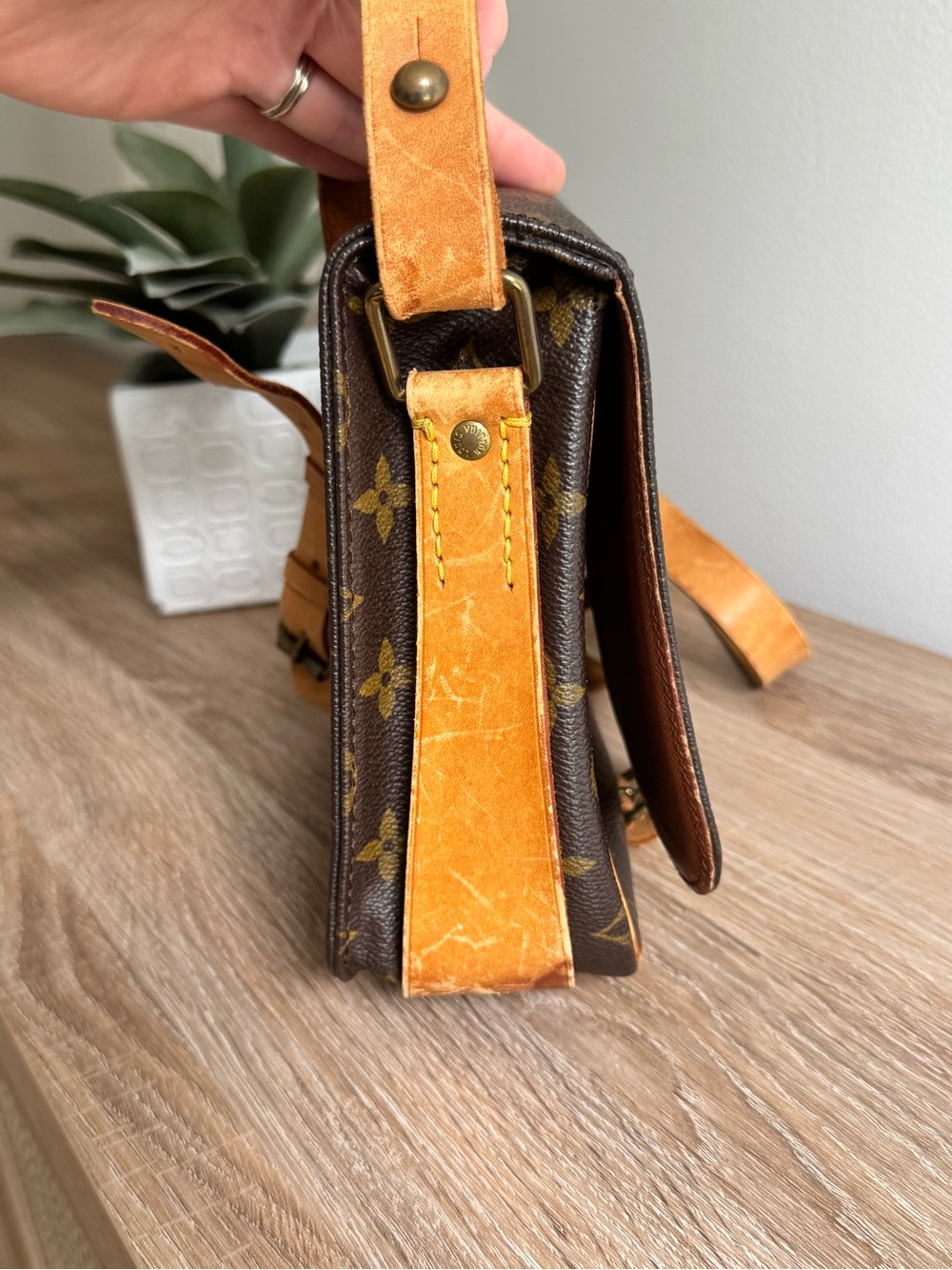 ✅AUTH✅LOUIS VUITTON CARTOUCHIERE MM CROSSBODY BAG - Picture 6 of 14